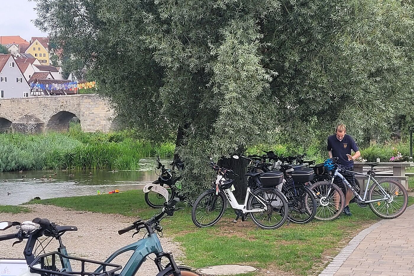 Blick auf die alte steinerne Brücke