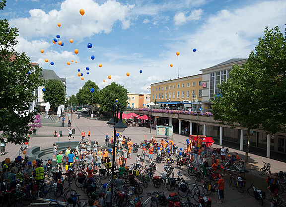 jufafe 2013 Raddemo mit Luftballons Zum Abschluss jedes jufafes gibt es eine Fahrrad-Demo.